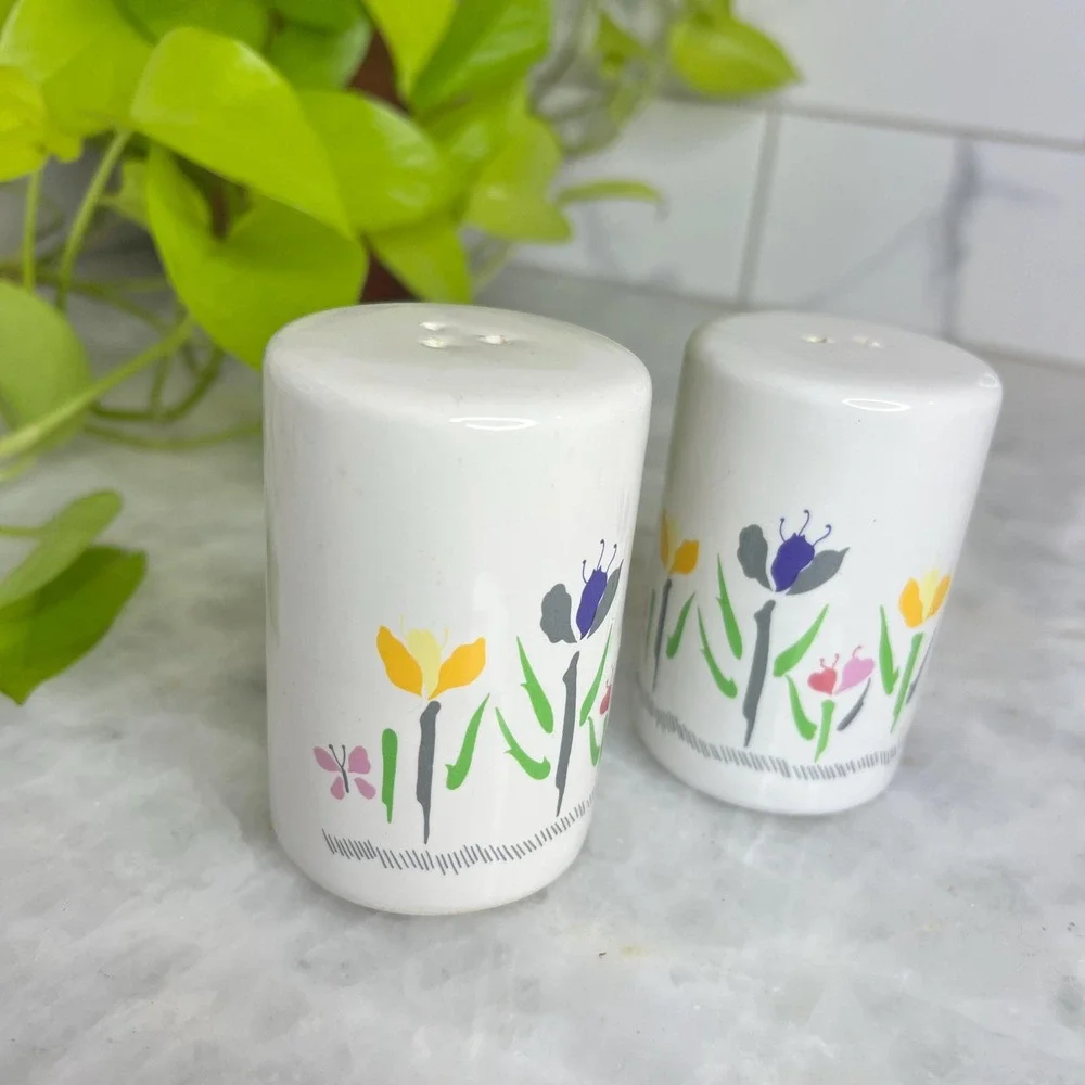 Vintage Tulip Salt and Pepper Shakers Made in Taiwan Mid Century Floral Set